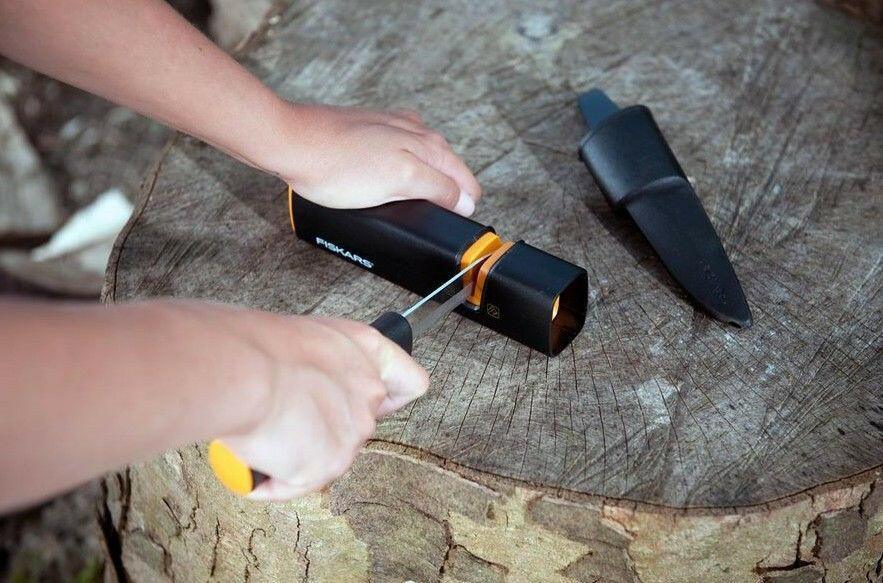Aiguiseur pour haches et couteaux Fiskars