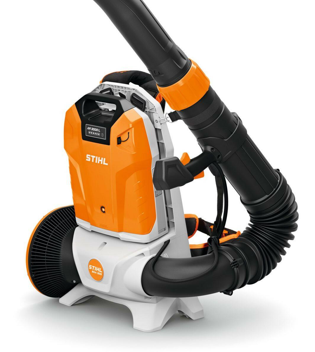 STIHL BGA 300.1 Souffleur dorsal à batterie – Pack AR 3000 L, chargeur, câble et adaptateur