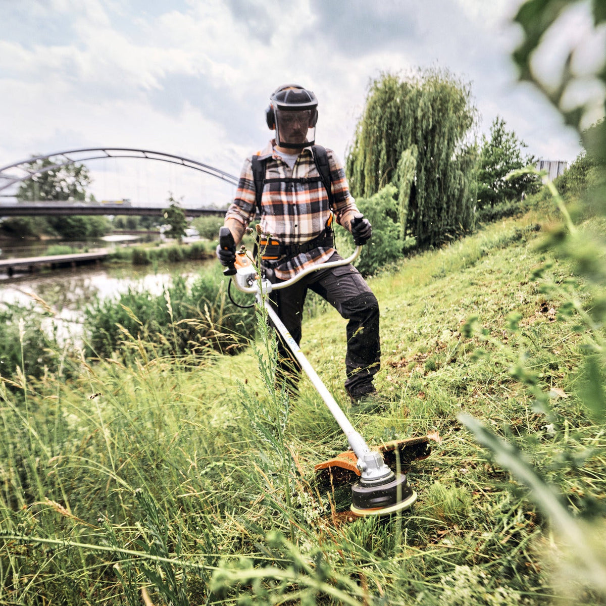 STIHL FSA 250.0 Débroussailleuse à batterie Corps seul - GrassCut 300-3