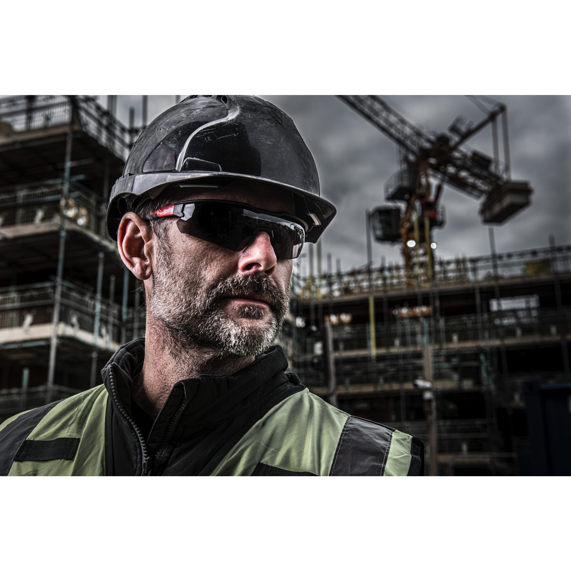 Milwaukee Lunettes de sécurité anti-rayures - Teintées