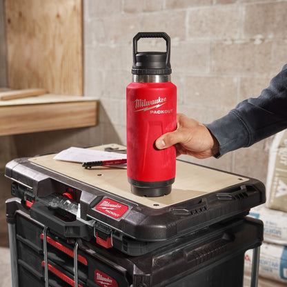 Milwaukee PACKOUT Bouteille 1065 ml avec couvercle Chug - Rouge
