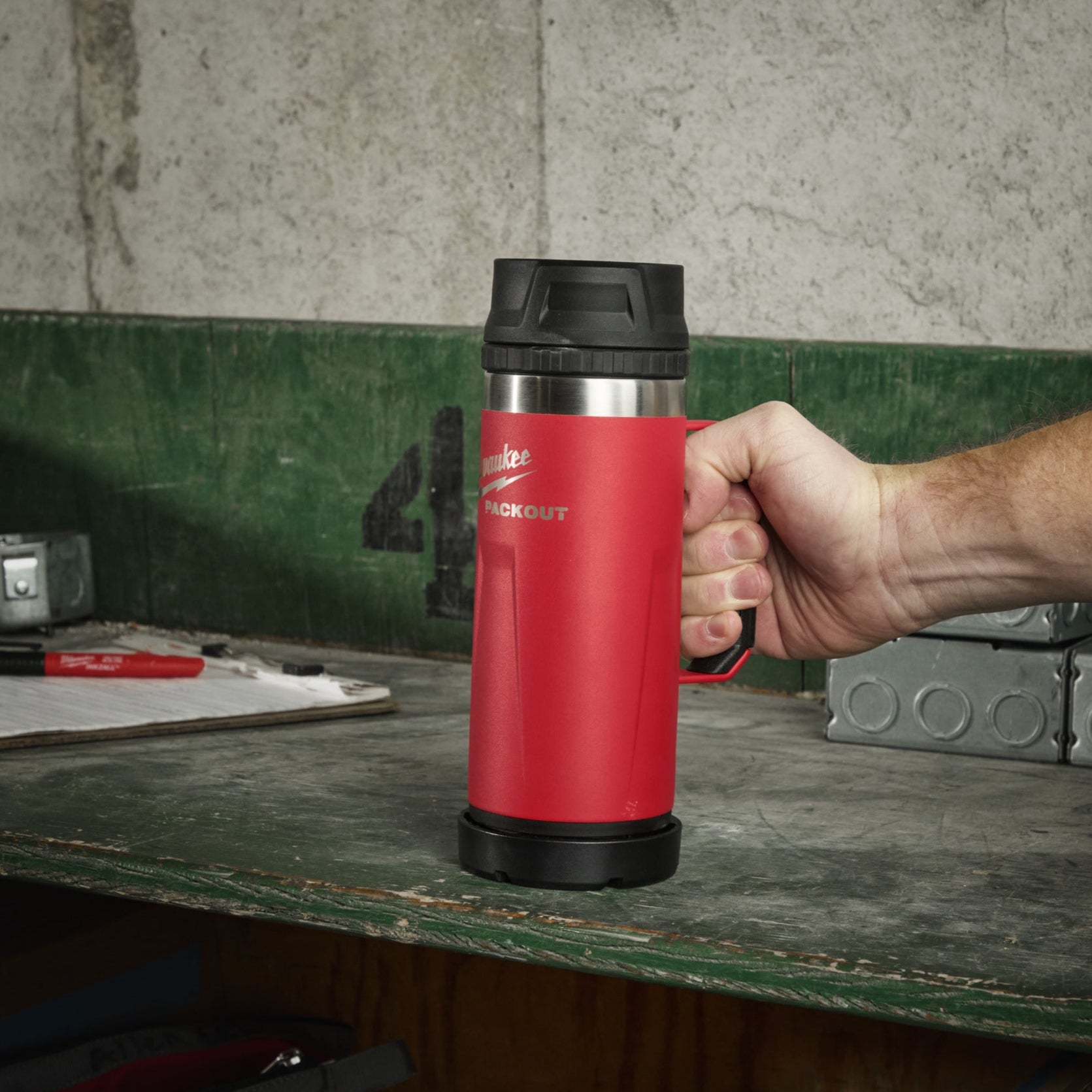 Milwaukee PACKOUT mug avec couvercle à bec 532 ml Rouge