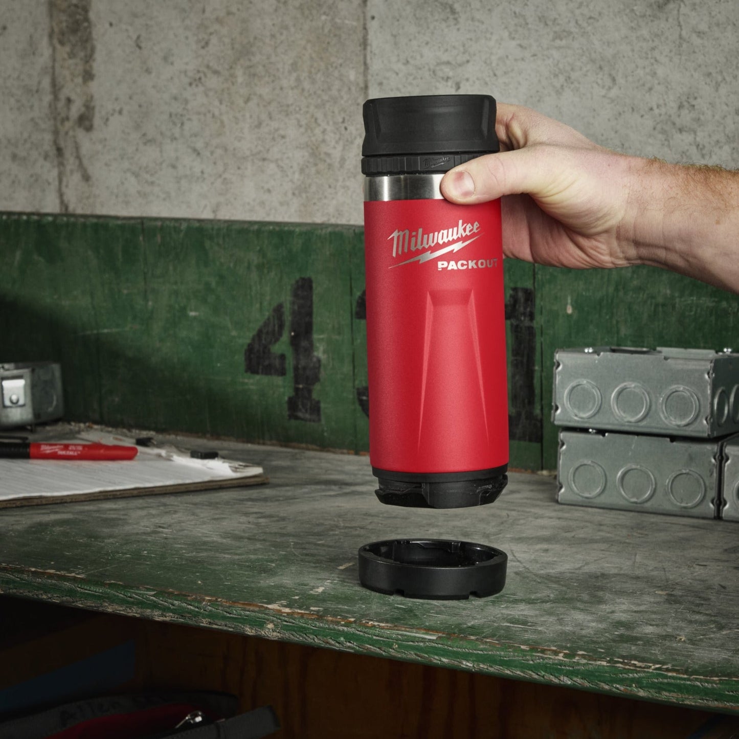 Milwaukee PACKOUT bouteille 532 ml avec bouchon à bec rouge