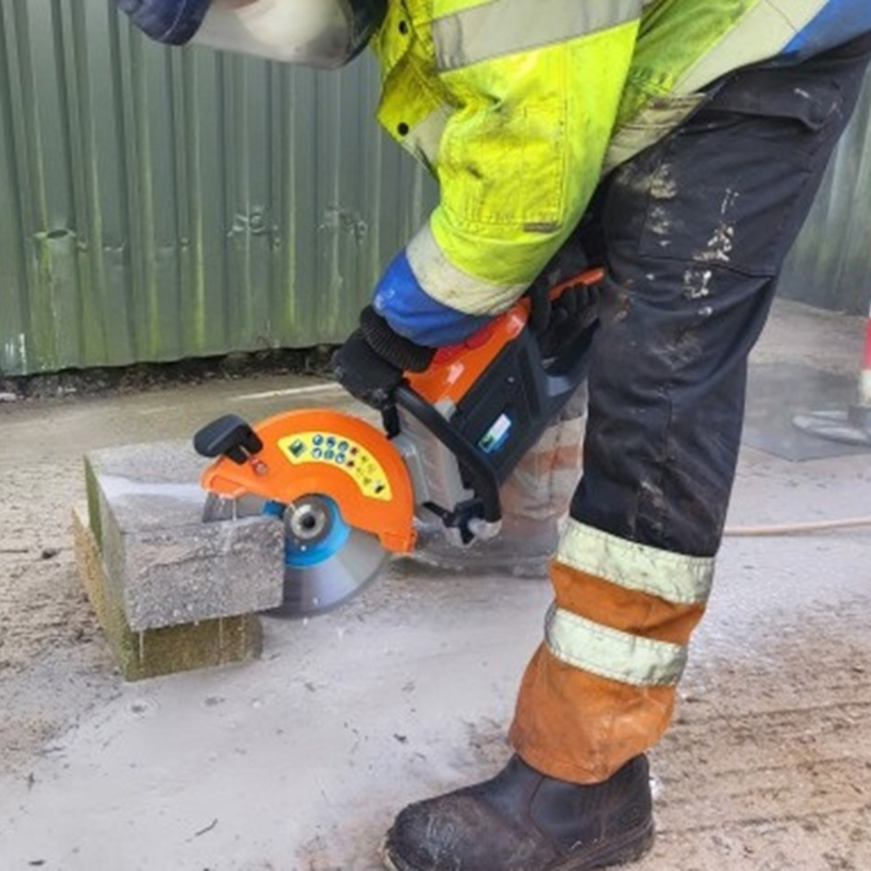 Belle DC 300E+ Tronçonneuse à disque sur batterie – Batterie et chargeur inclus