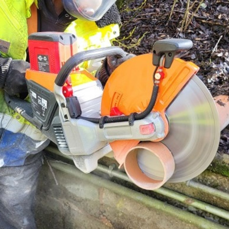 Belle DC 300E+ Tronçonneuse à disque sur batterie – Batterie et chargeur inclus