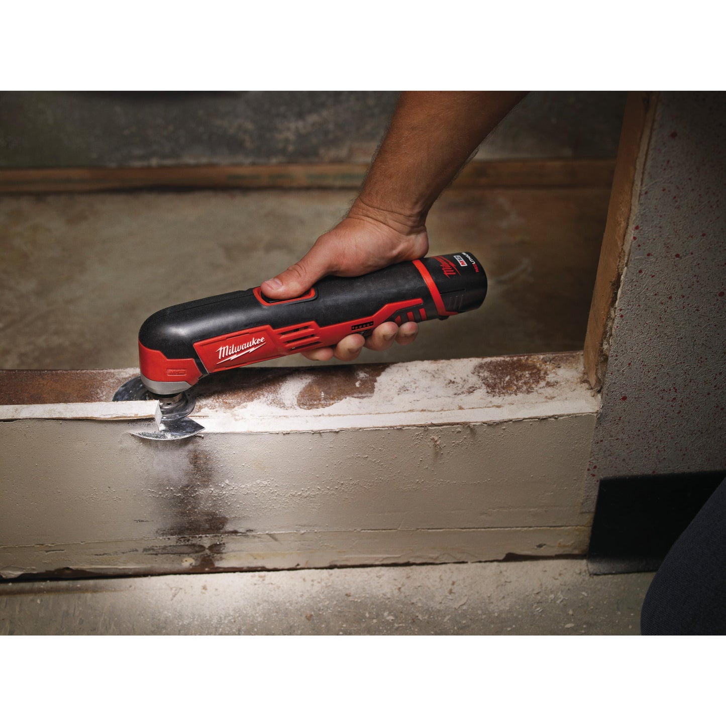 Milwaukee M12 C12 MT-202B Multitool subcompact à batterie – 2x batteries et 1x chargeur inclus