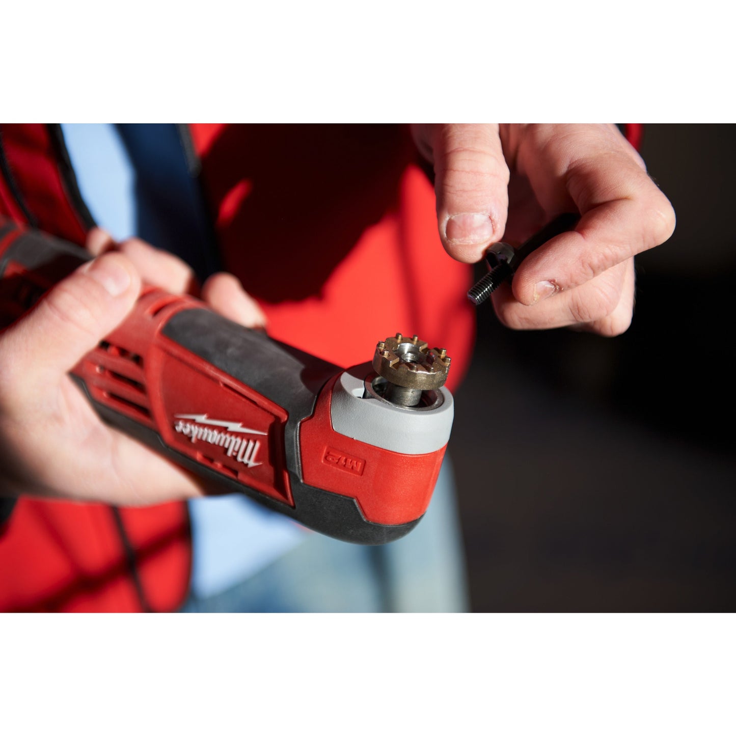 Milwaukee M12 C12 MT-202B Multitool subcompact à batterie – 2x batteries et 1x chargeur inclus