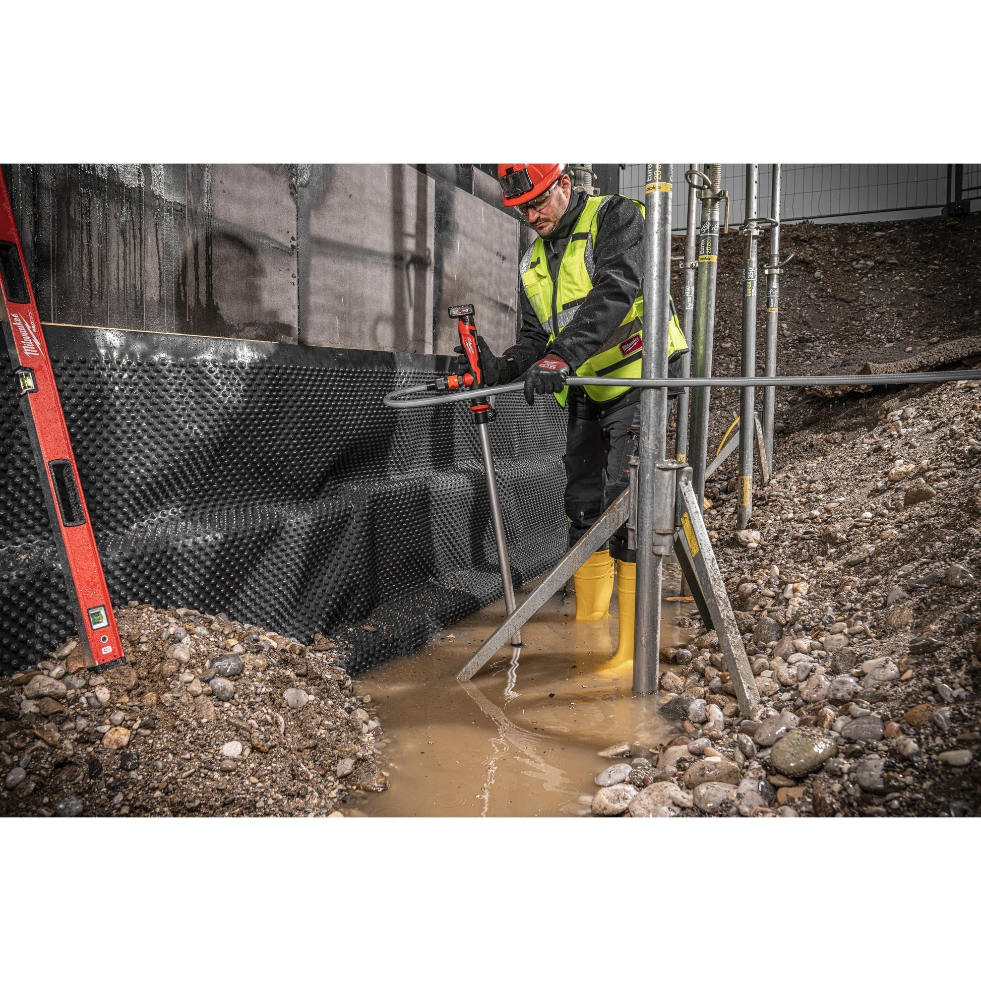 Milwaukee M12™ HYDROPASS™ Pompe de transfert à batterie - avec batterie et chargeur