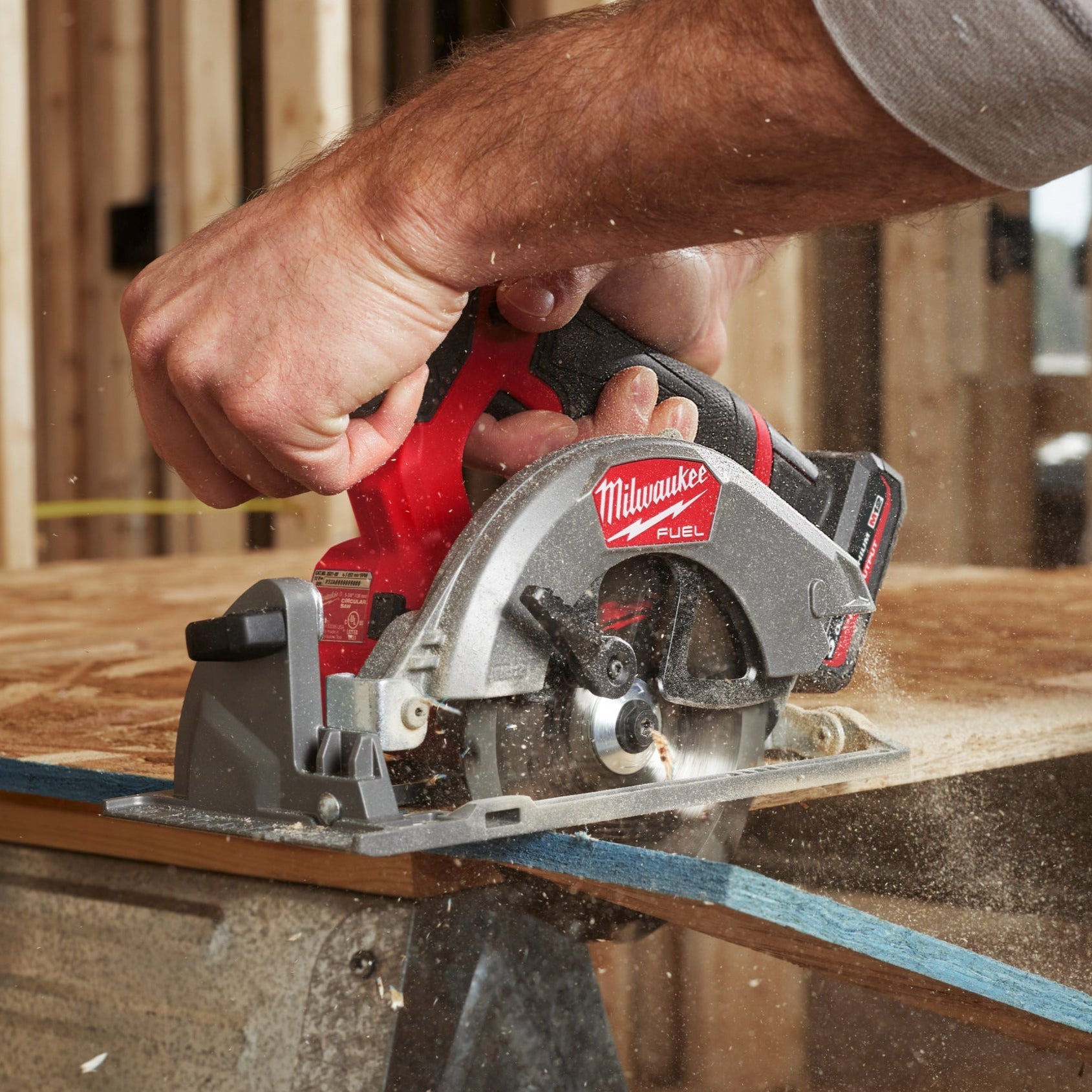 Milwaukee M12 FCS442-0 Scie circulaire compacte