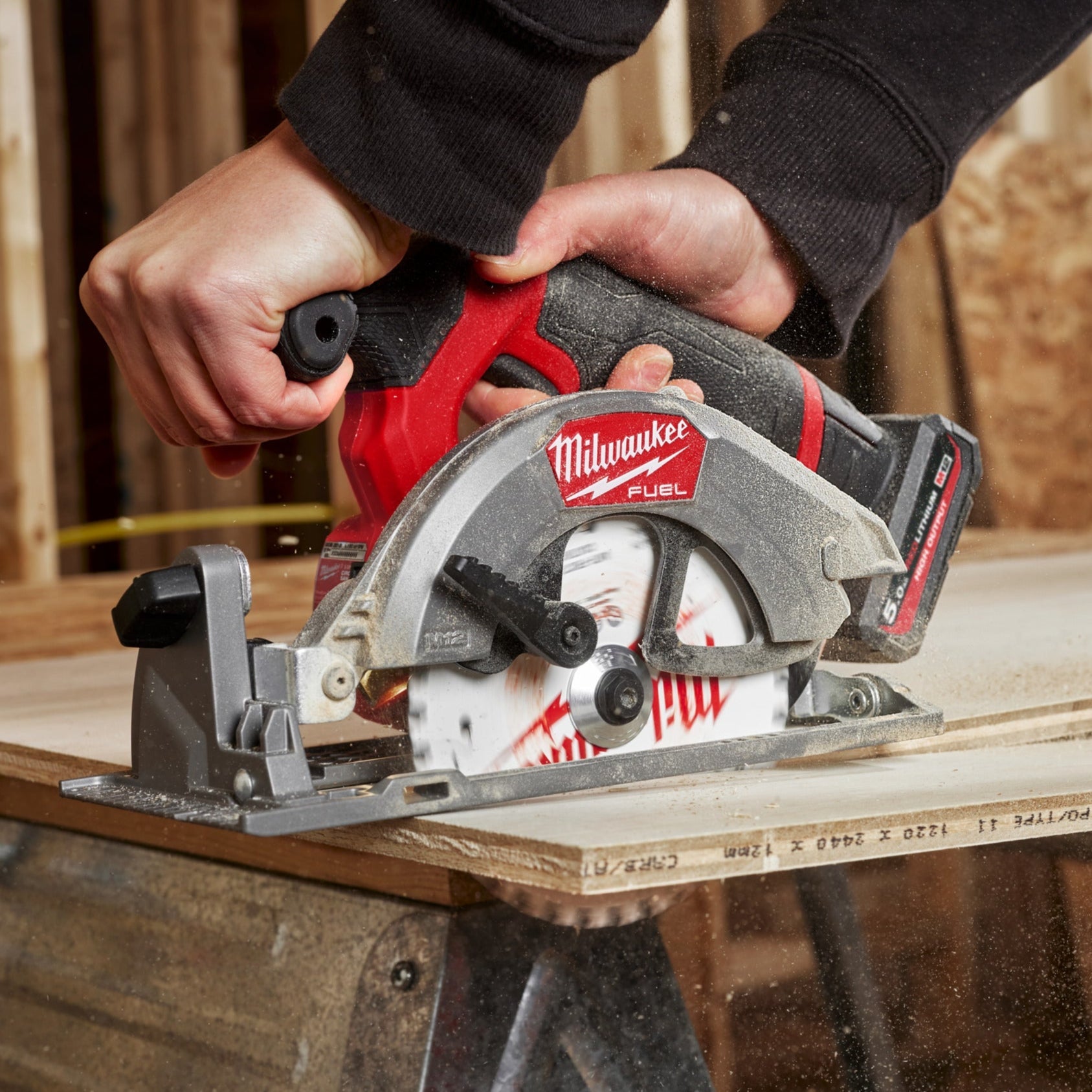 Milwaukee M12 FCS442-0 Scie circulaire compacte