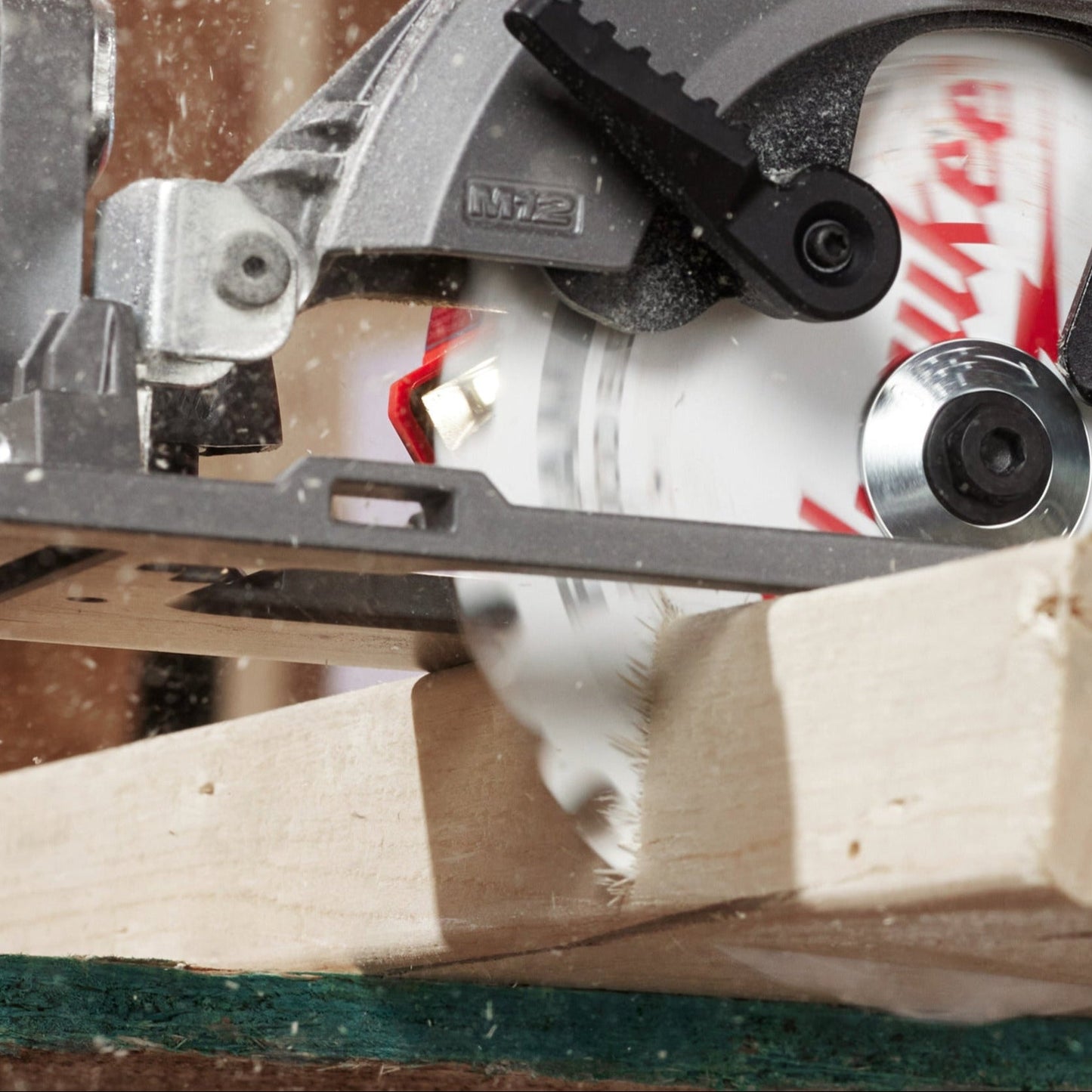 Milwaukee M12 FCS442-0 Scie circulaire compacte