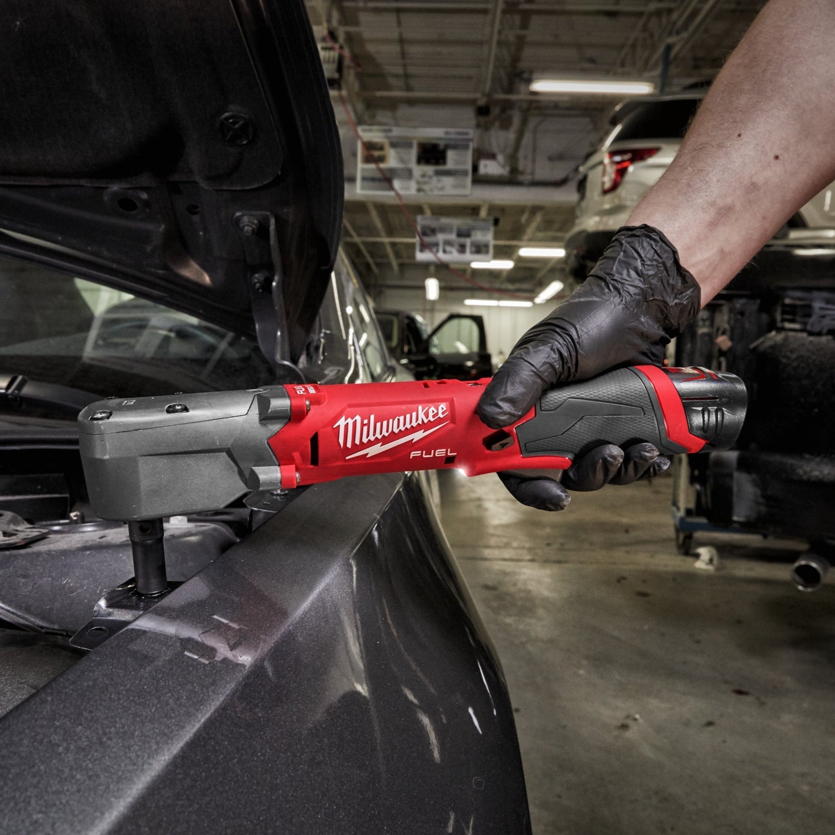 Milwaukee FRAIWF12-0 M12 FUEL clé à chocs angulaire ½″ avec anneau de friction