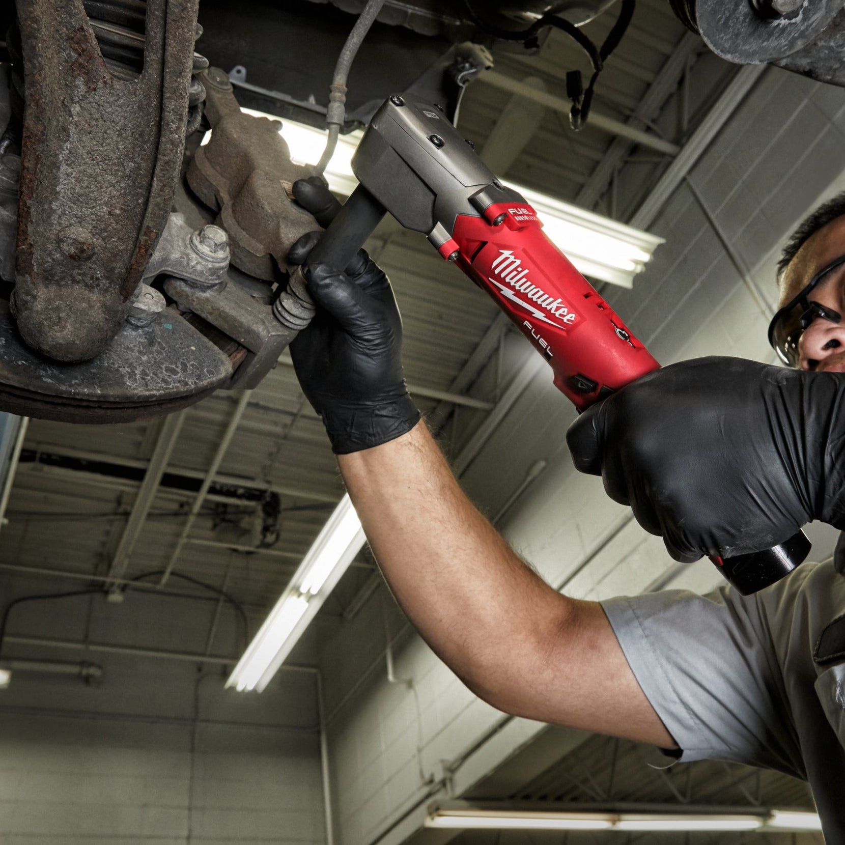 Milwaukee FRAIWF12-0 M12 FUEL clé à chocs angulaire ½″ avec anneau de friction