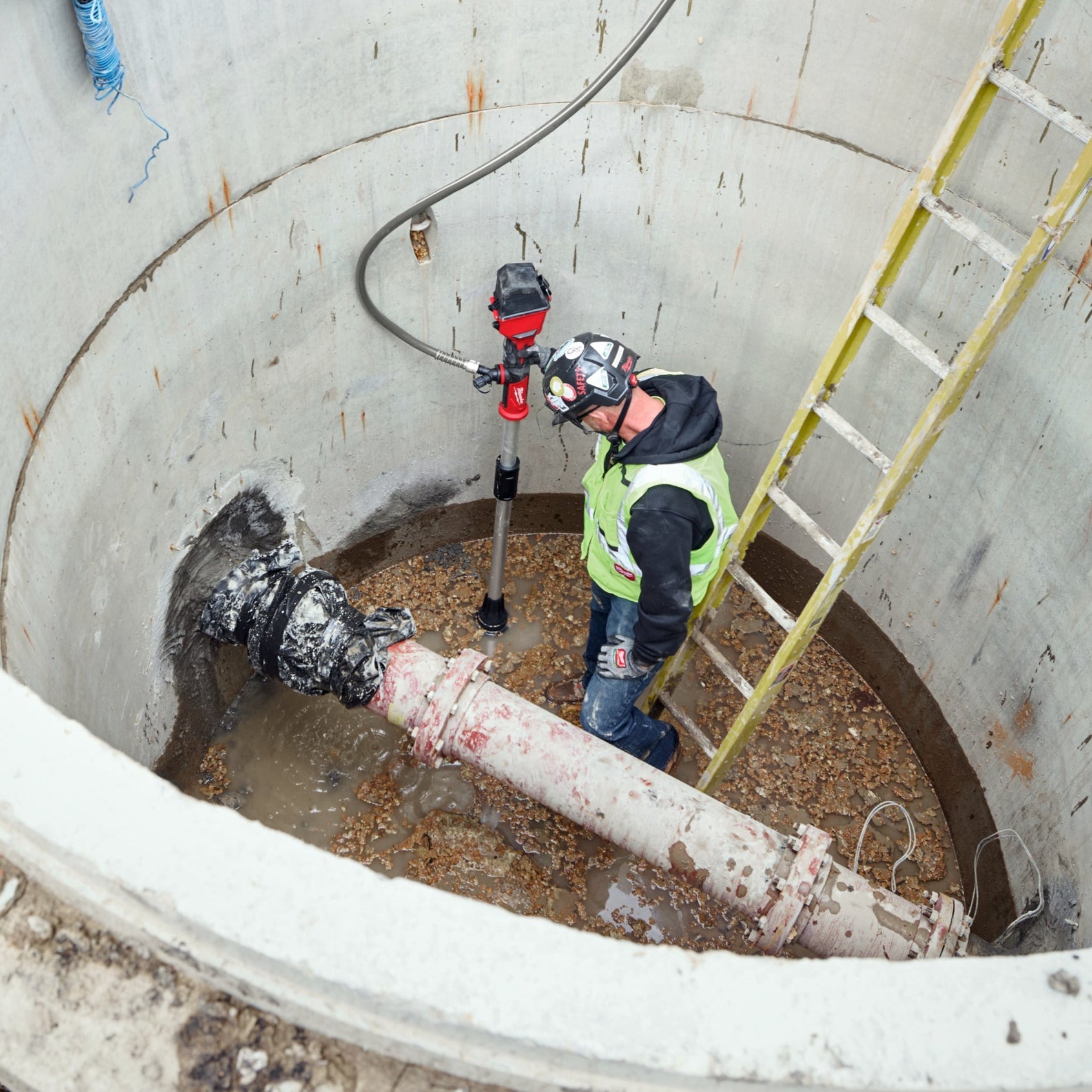 Milwaukee M18 HYDROPASS Pompe de transfert d’eau sans fil – avec batterie et chargeur