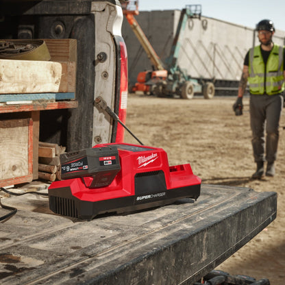 Milwaukee M18 DBSC Superchargeur Double Baie