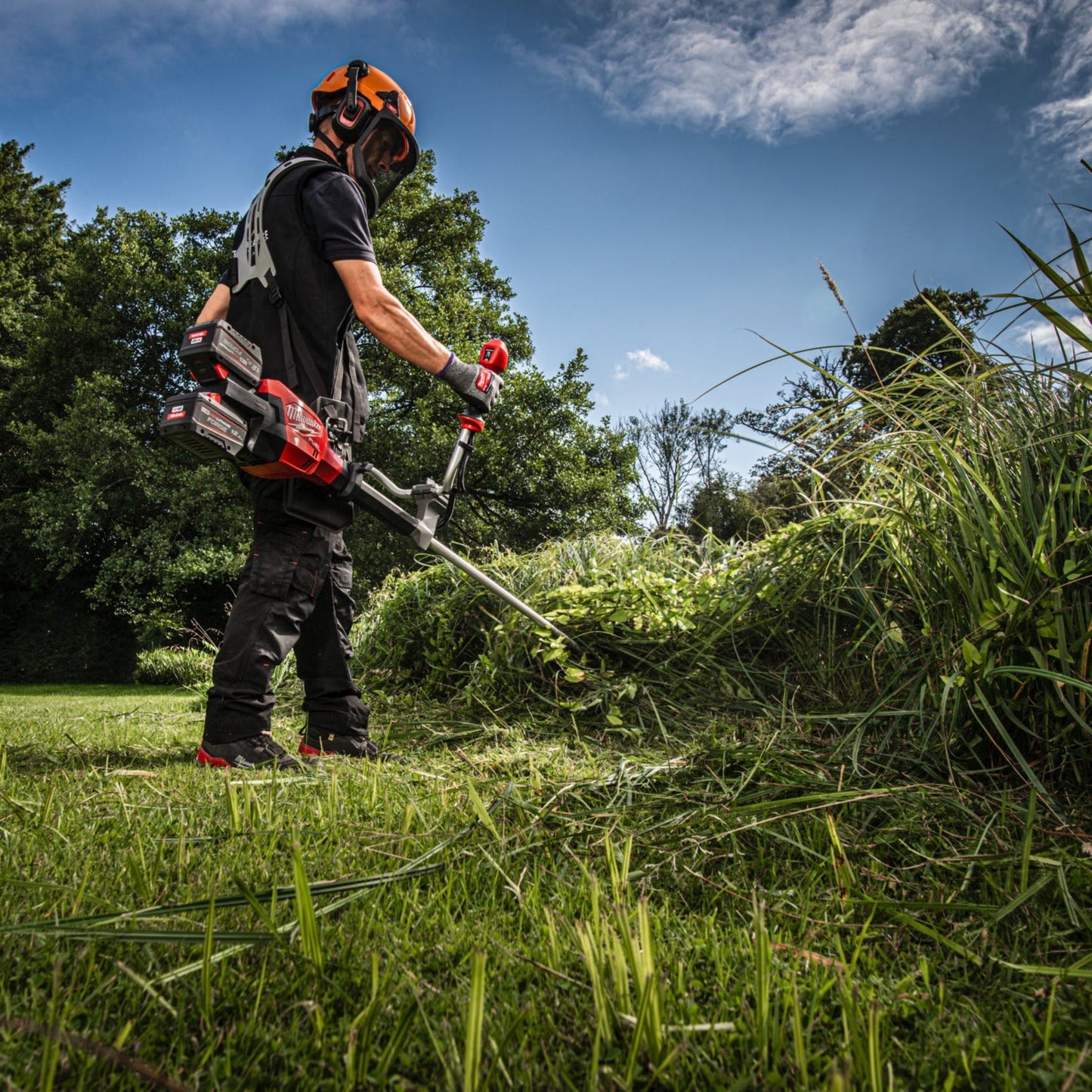 Milwaukee F2BCU-122 M18 FUEL Débroussailleuse à batterie - Batteries et chargeur inclus