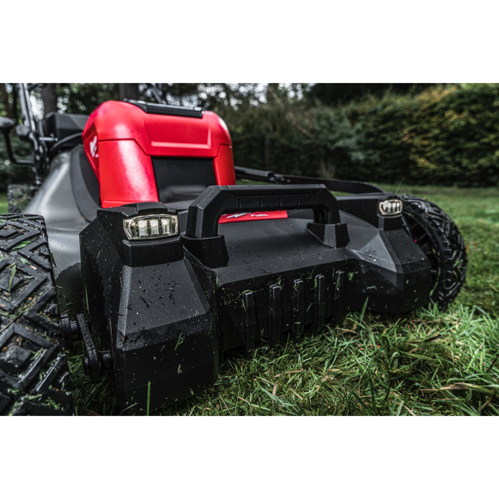Tondeuse à batterie Milwaukee M18™ FUEL™ - 53 cm avec 2 batteries et 1 chargeur rapide