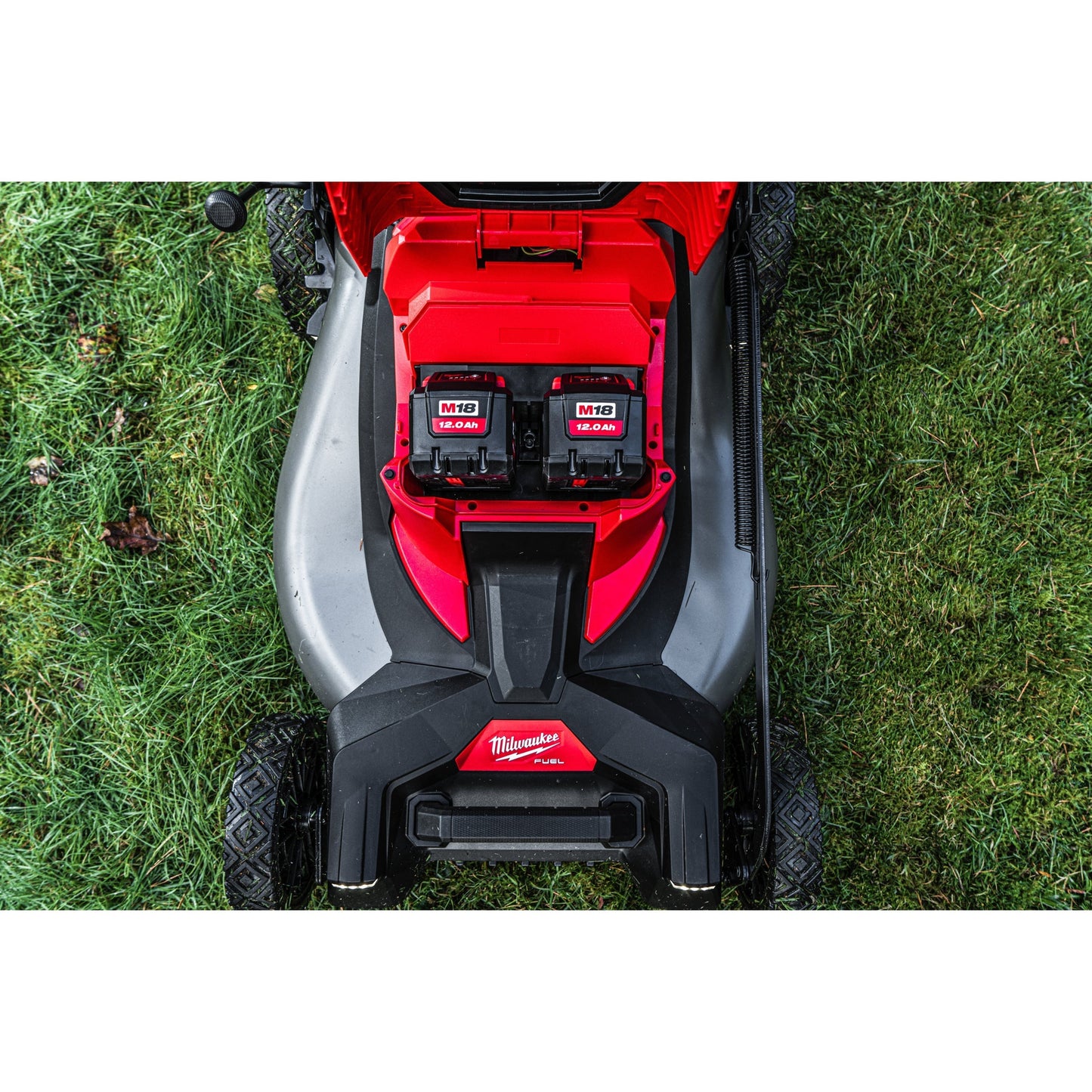 Tondeuse à batterie Milwaukee M18™ FUEL™ - 53 cm avec 2 batteries et 1 chargeur rapide
