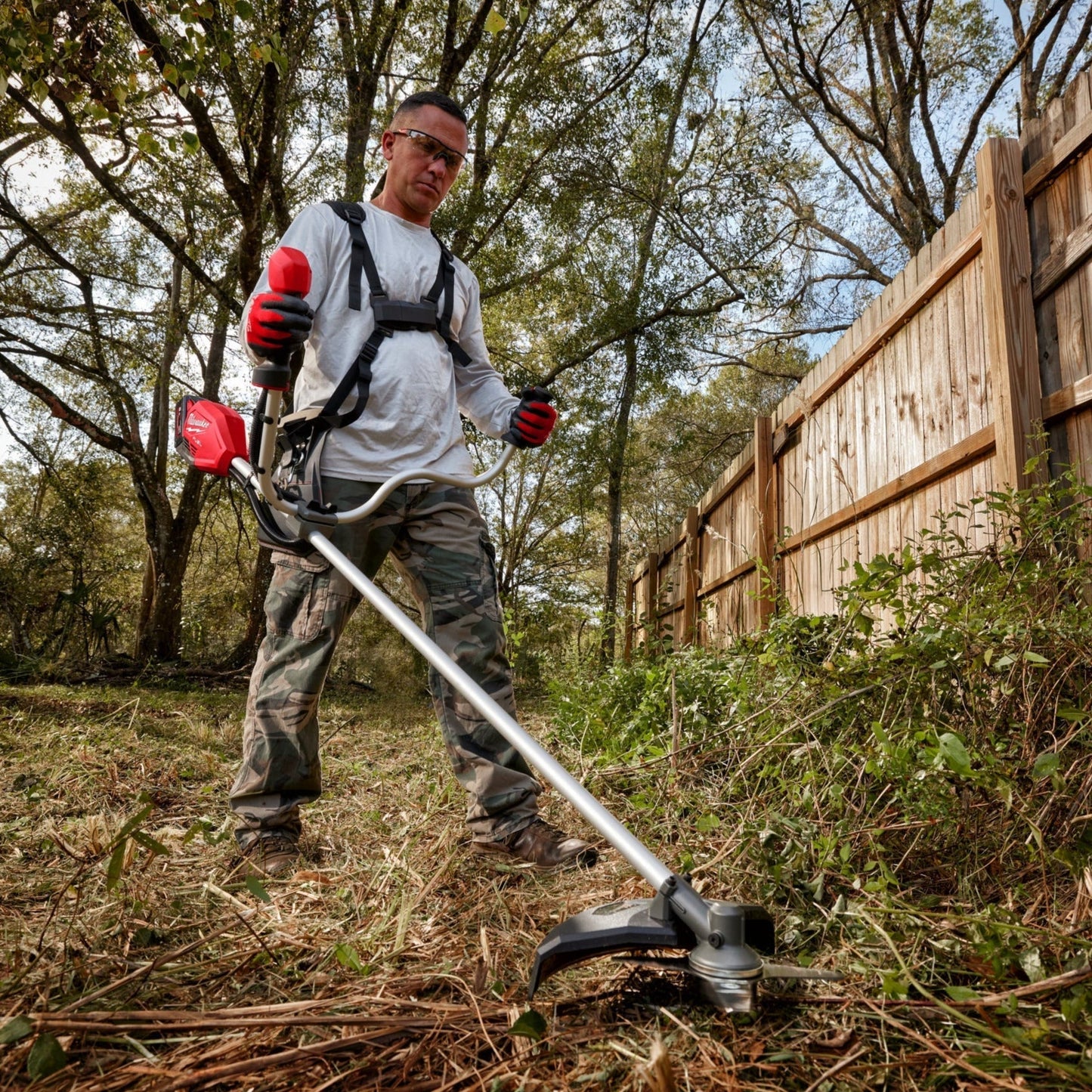 Milwaukee M18 FBCU-802 Débroussailleuse à batterie avec 2x batteries High Output 8,0 Ah et 1x chargeur