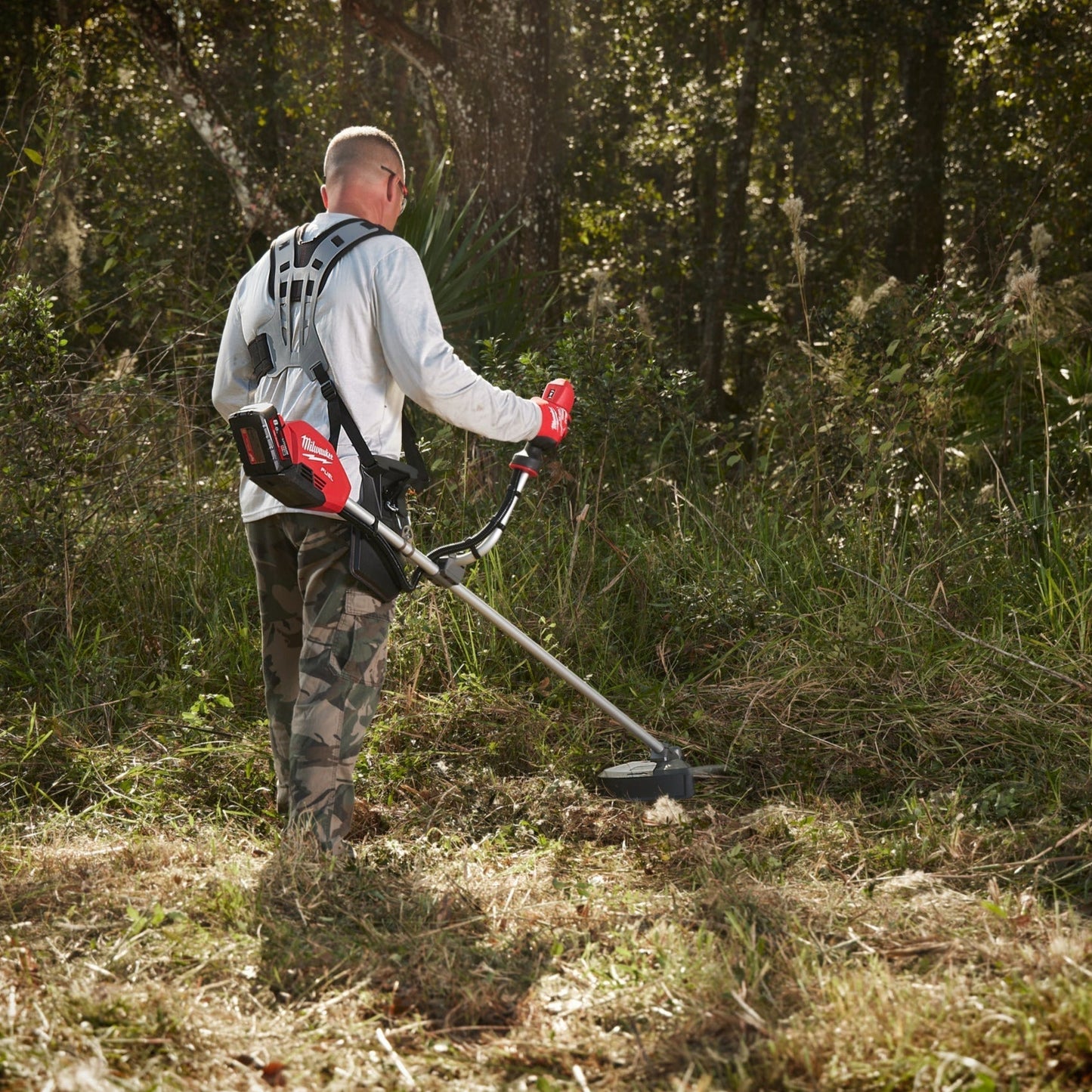 Milwaukee M18 FBCU-802 Débroussailleuse à batterie avec 2x batteries High Output 8,0 Ah et 1x chargeur