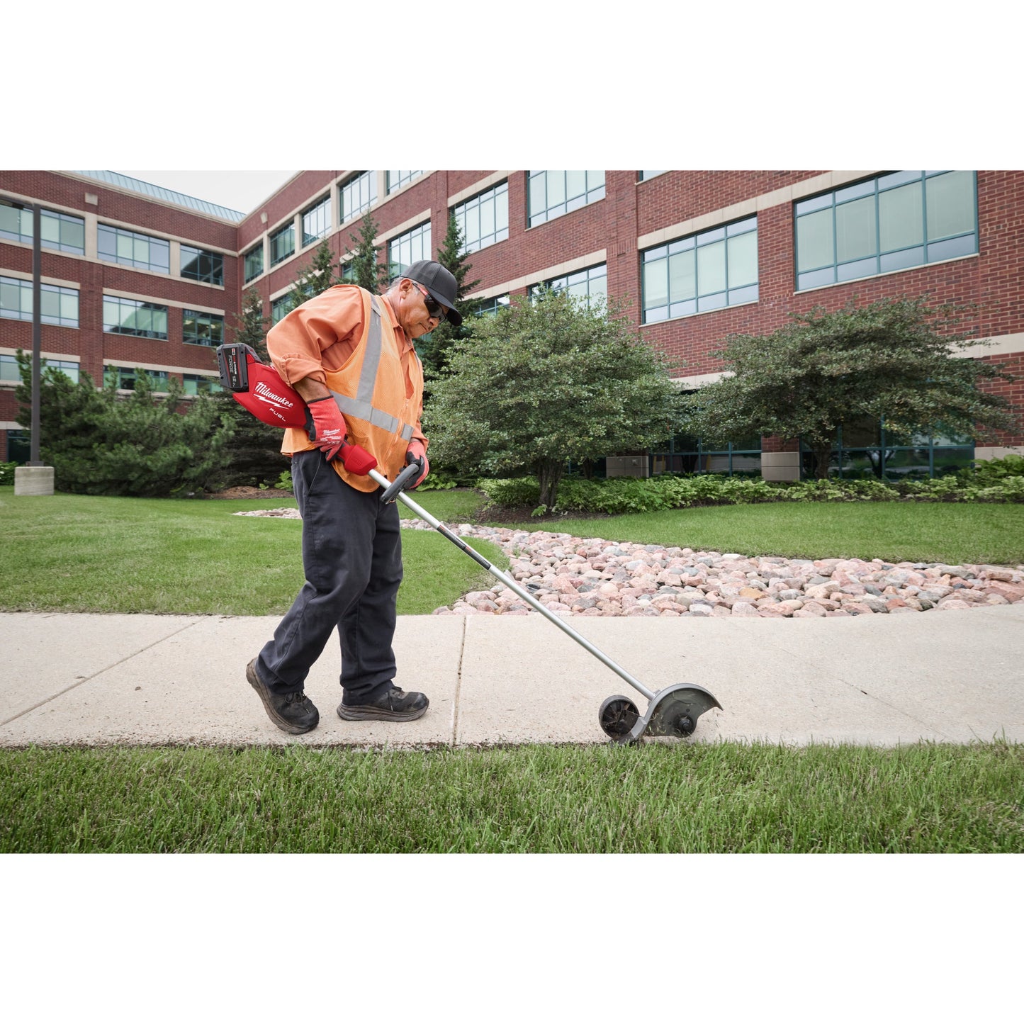 Milwaukee M18 FEDG-0 Dresse-bordures