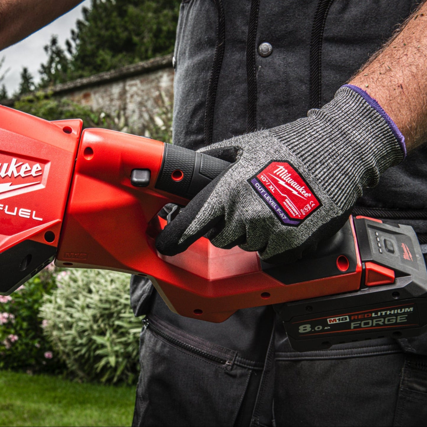 Milwaukee FHET60G2-802 M18 FUEL Taille-haies à batterie avec batteries et chargeur - 60 cm