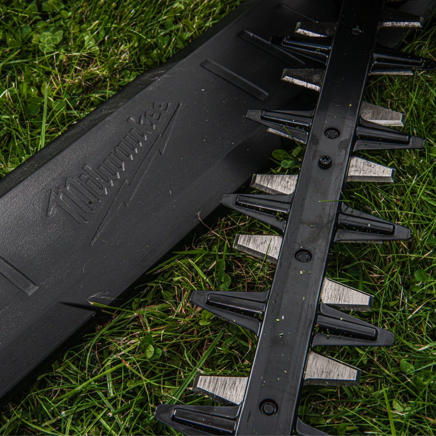 Milwaukee FHET60G2-802 M18 FUEL Taille-haies à batterie avec batteries et chargeur - 60 cm