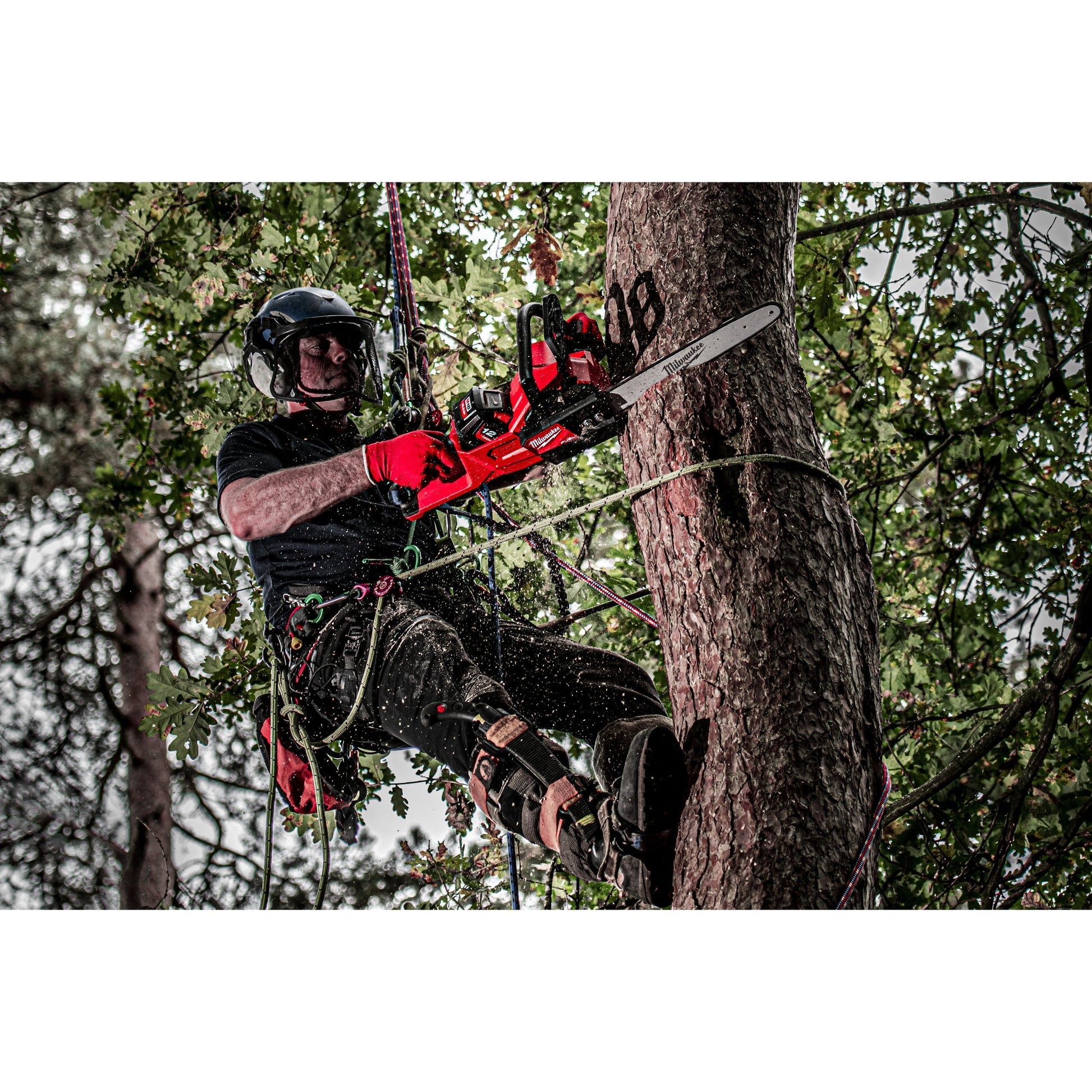 Milwaukee M18™ FUEL™ - Tronçonneuse à batterie 40 cm