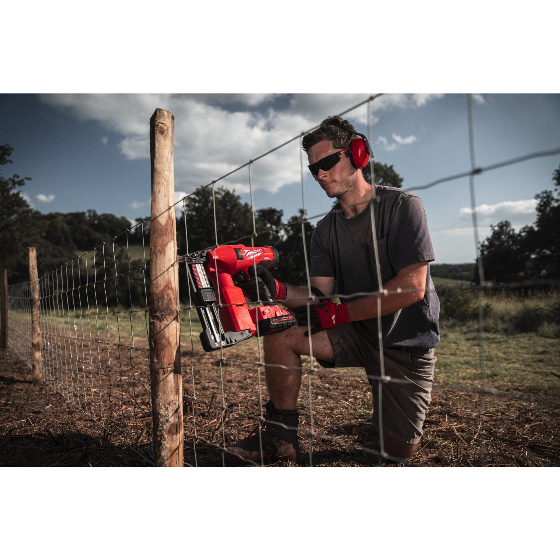 Milwaukee M18™ FUEL™ M18 FFUS-302C Agrafeuse de clôture sans fil