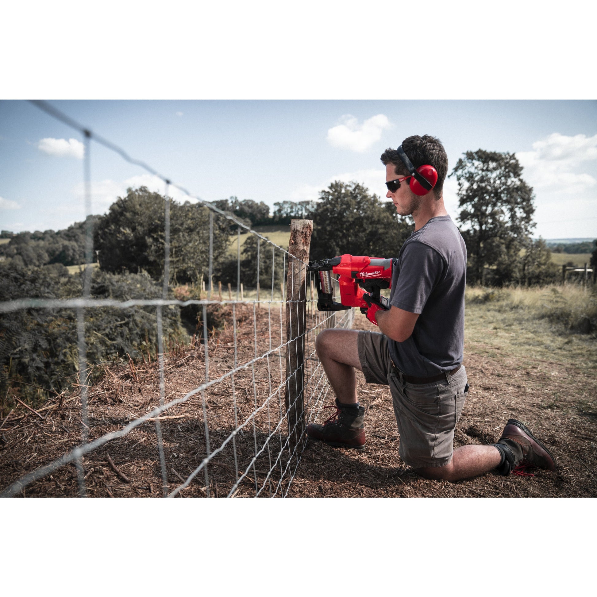 Milwaukee M18™ FUEL™ M18 FFUS-302C Agrafeuse de clôture sans fil