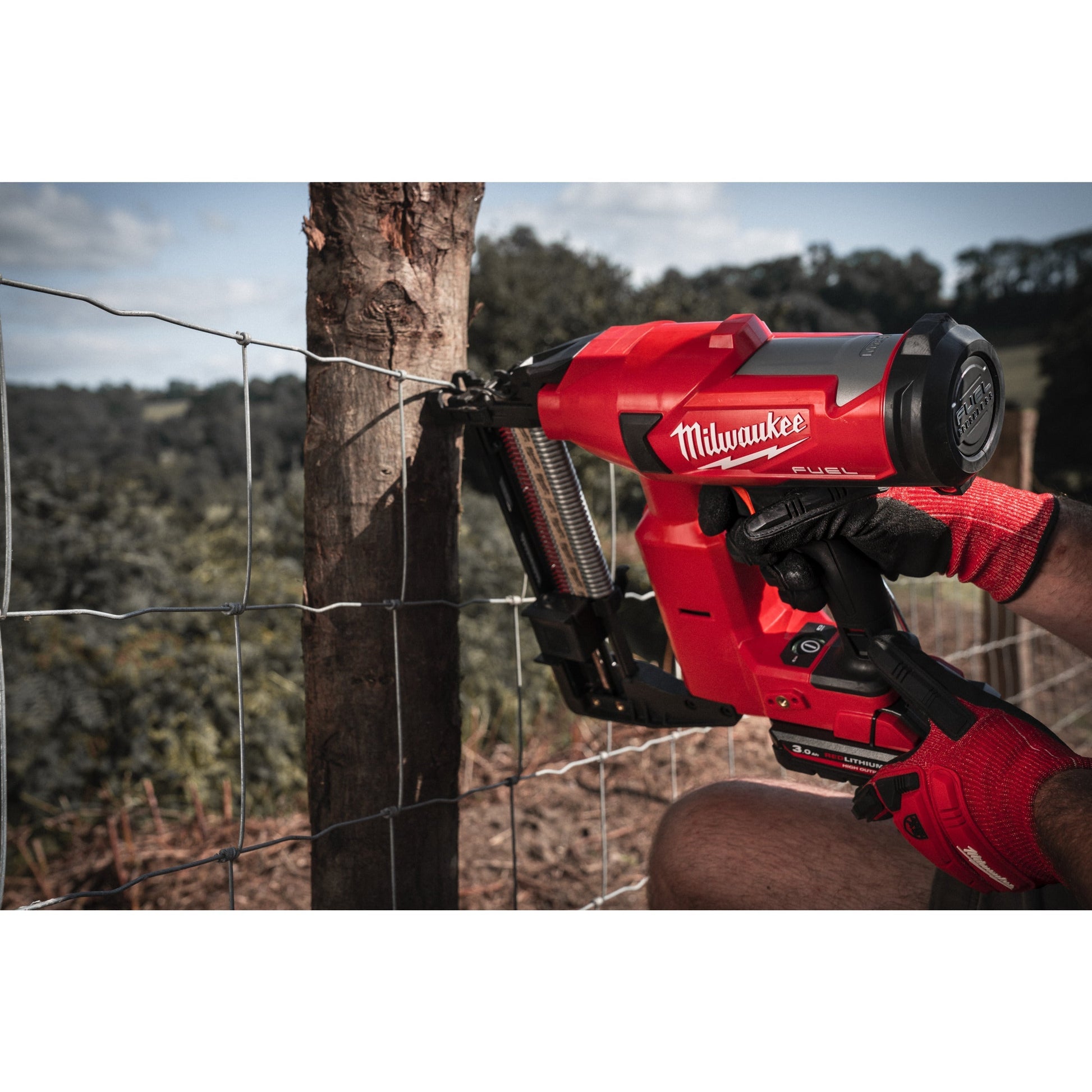 Milwaukee M18™ FUEL™ M18 FFUS-302C Agrafeuse de clôture sans fil