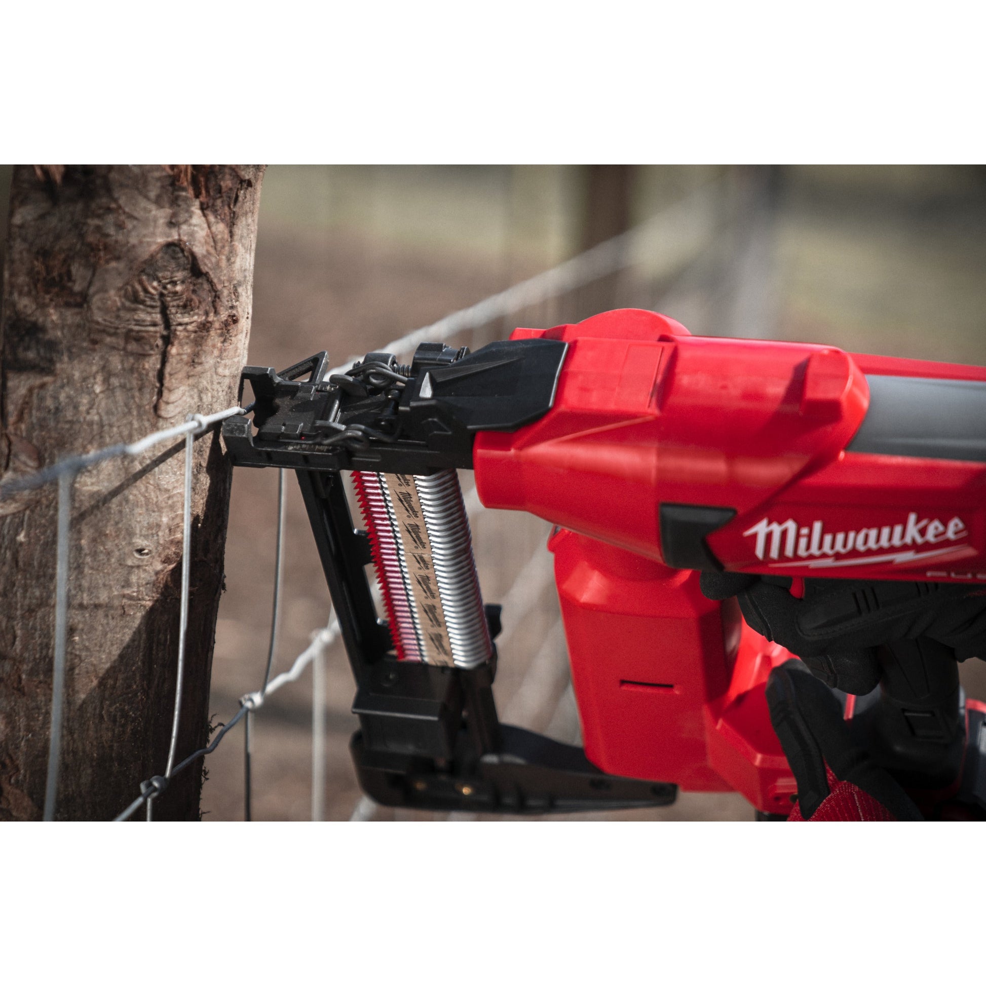 Milwaukee M18™ FUEL™ M18 FFUS-302C Agrafeuse de clôture sans fil
