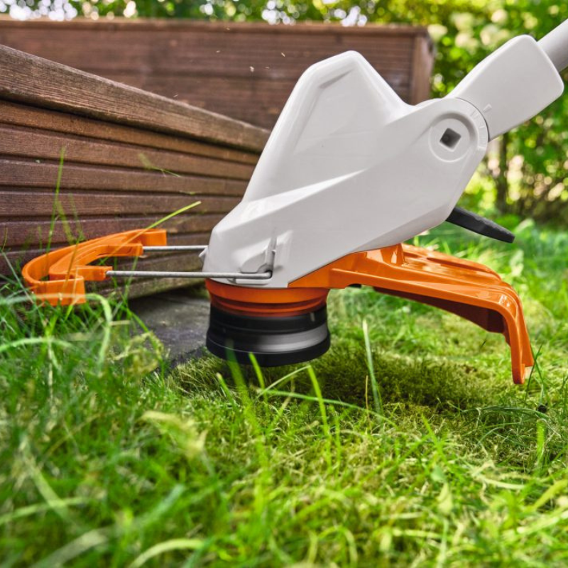 STIHL FSA 50 Coupe-bordures à batterie + Batterie AK 10 & Chargeur AL 101
