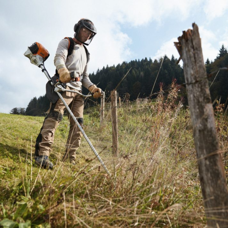 STIHL FS 89 Débroussailleuse thermique - Lame à herbe 230-2