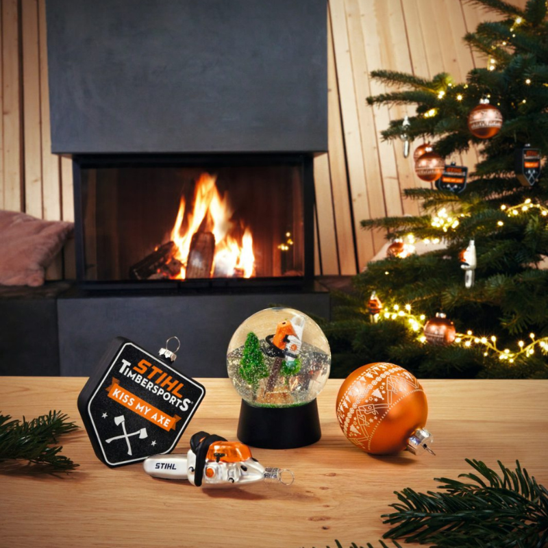 STIHL Boule de Noël "Kiss My Axe"
