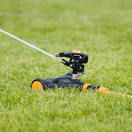 Fiskars Arroseur sectoriel en métal avec roues