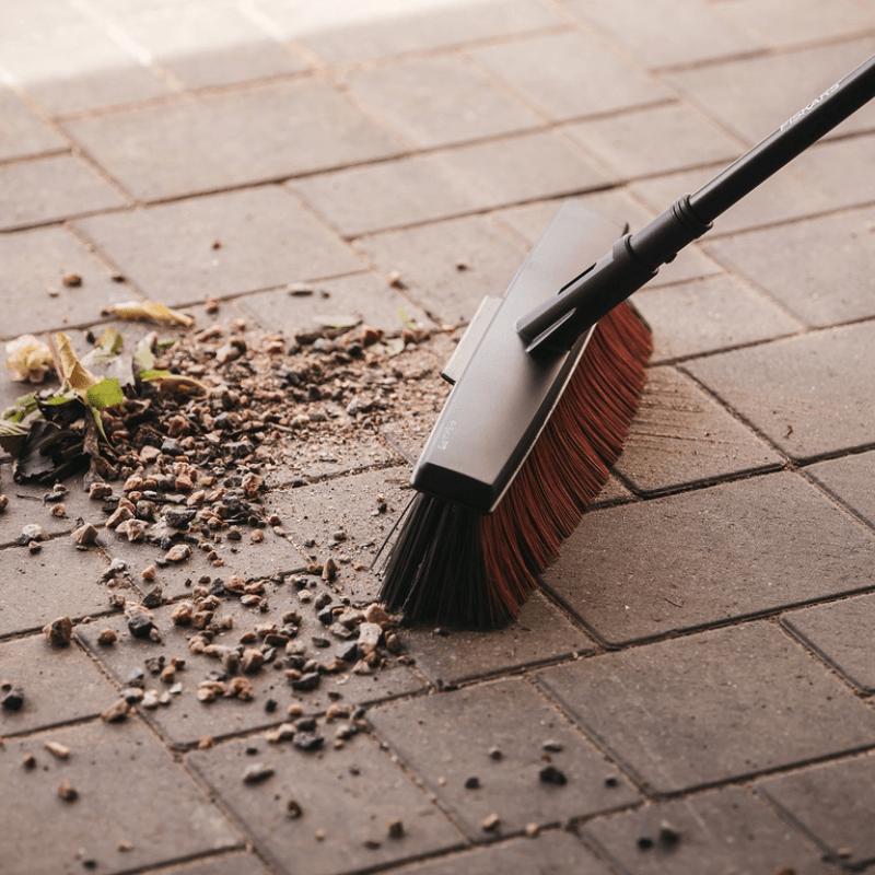 Balai FISKARS SOLID L - manche aluminium 170 cm