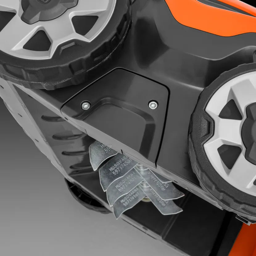 Husqvarna S 138i Scarificateur à batterie - avec batterie et chargeur