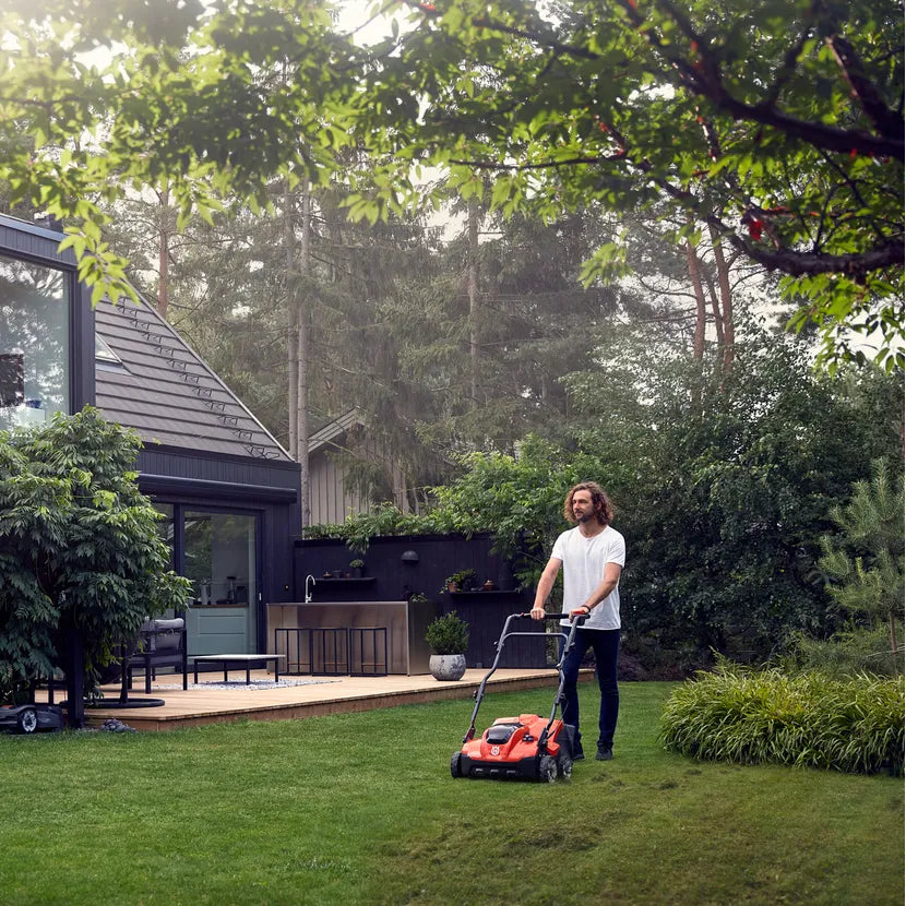 Husqvarna S 138i Scarificateur à batterie - avec batterie et chargeur