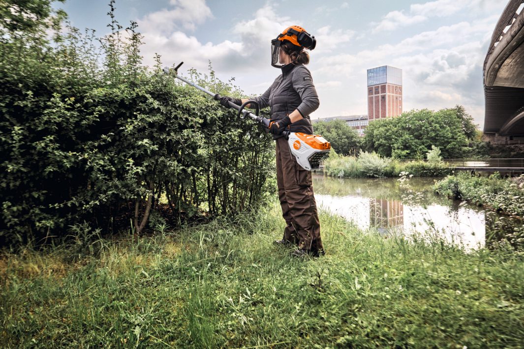 STIHL HLA 140 B Taille-haies sur perche à batterie - Corps seul
