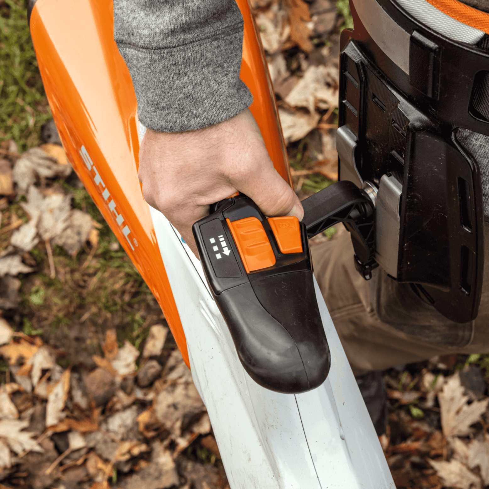STIHL BGA 200 Souffleur à batterie - Corps avec système de port Confort
