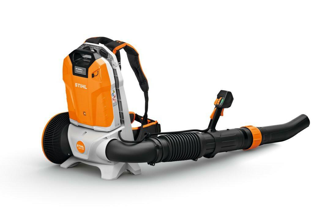 STIHL BGA 300.1 Souffleur dorsal à batterie – Pack AR 3000 L, chargeur, câble et adaptateur
