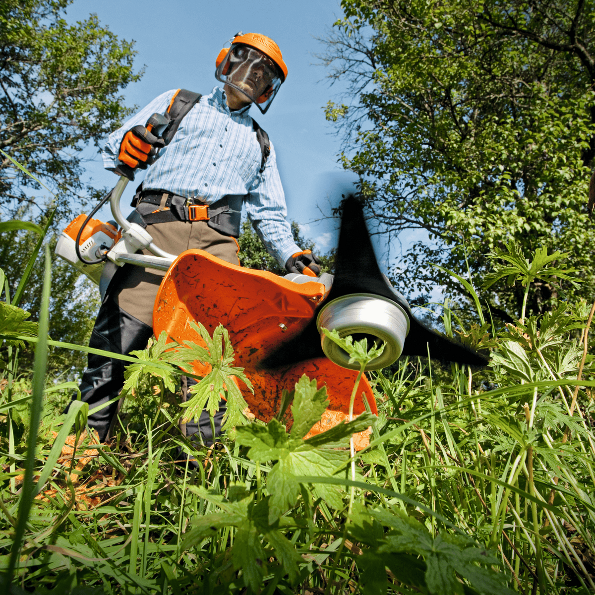 STIHL FS 240 C-E Débroussailleuse thermique - Lame 3 dents 250-3