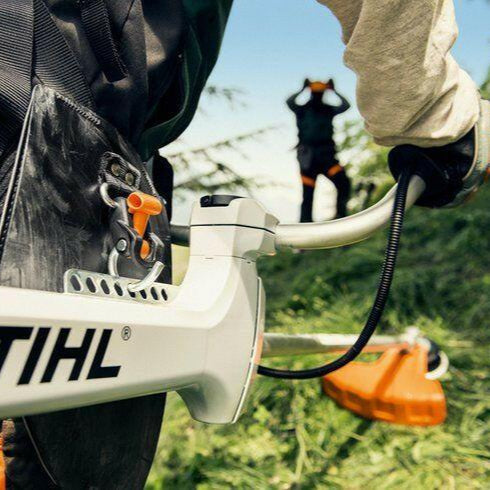 STIHL FS 461 C-EM Débroussailleuse thermique - Lame 300-3 à trois dents