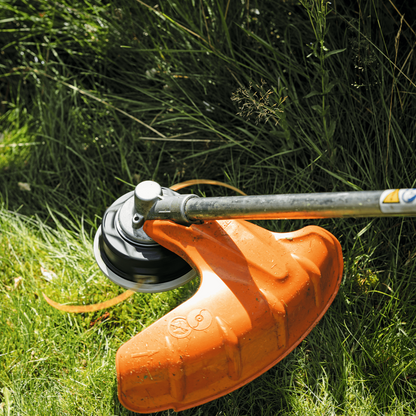 STIHL FS 56 Débroussailleuse thermique - Lame à herbe 230-2