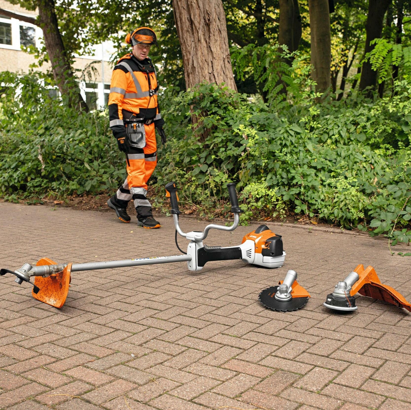 STIHL FS 561 C-EM Débroussailleuse thermique - Lame de scie 225-24