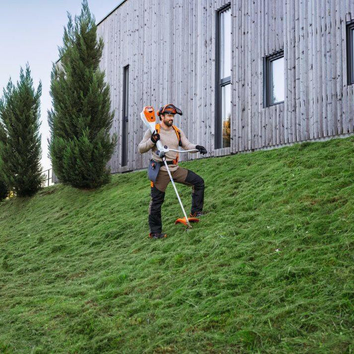 STIHL FSA 200.0 Débroussailleuse à batterie - GrassCut 260-2 (outil nu)