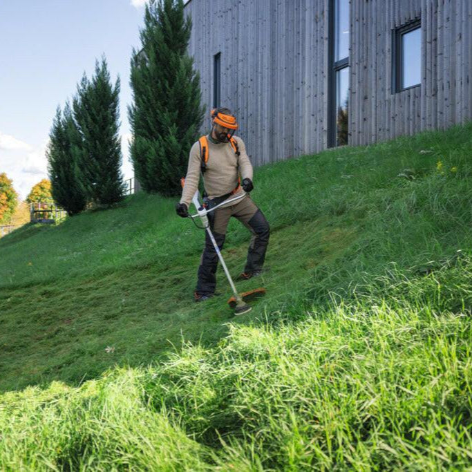 STIHL FSA 200.0 Débroussailleuse à batterie - GrassCut 260-2 (outil nu)