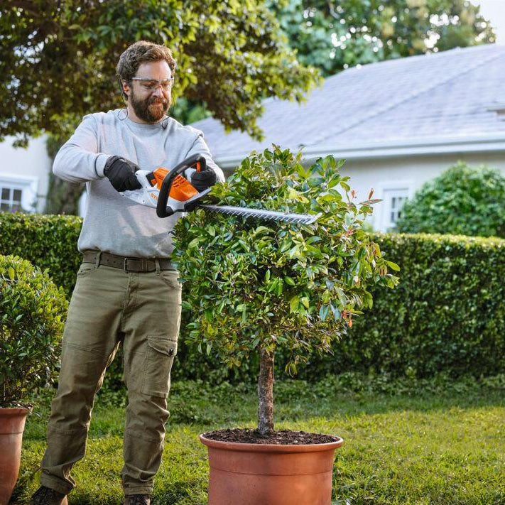 STIHL HSA 40.0 Taille-haies à batterie avec 2 batteries et chargeur