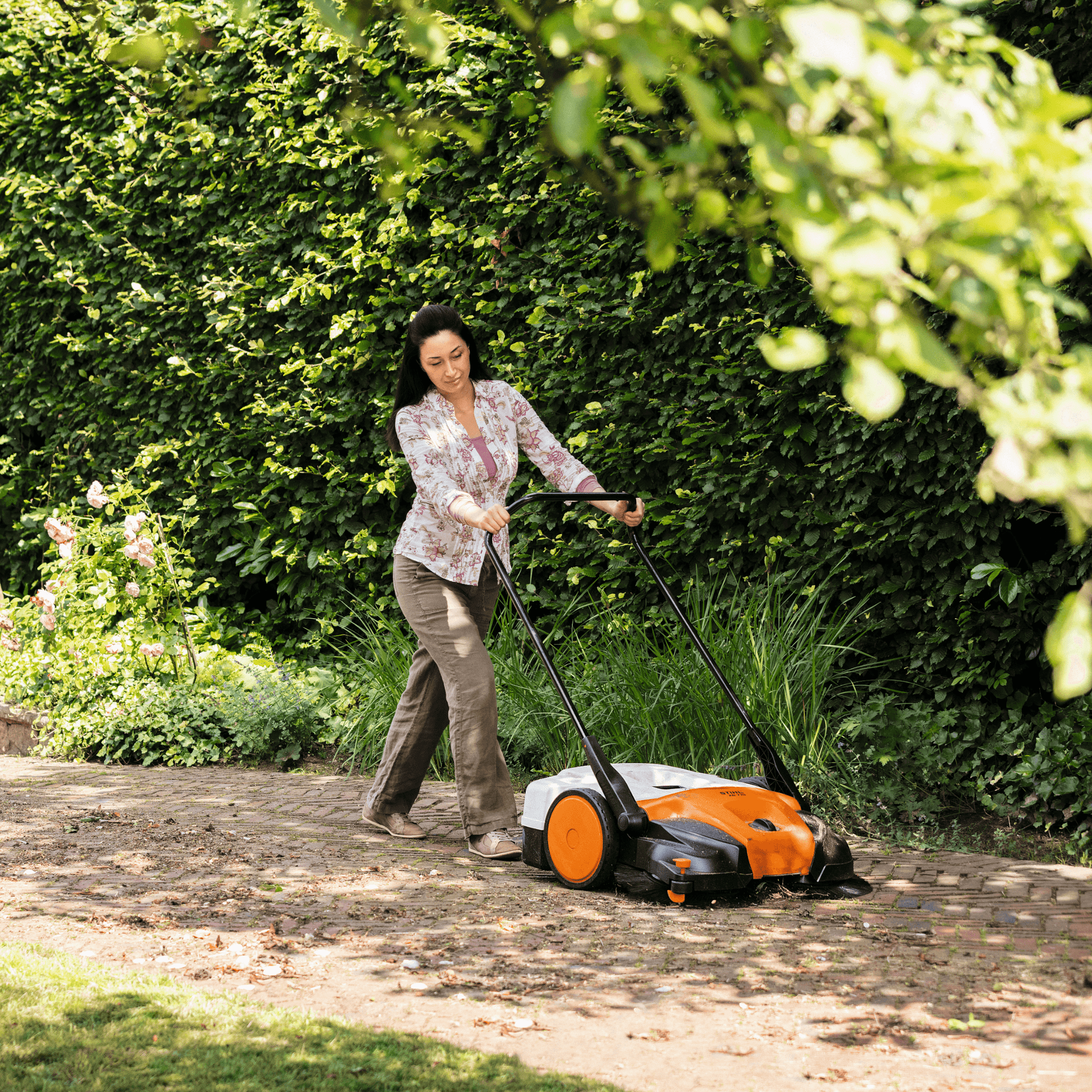STIHL KG 770 Balayeuse poussée